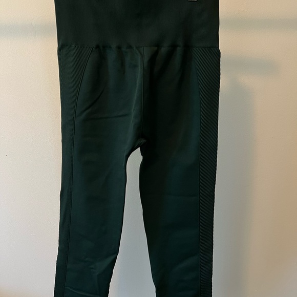 YPB by Abercrombie Leggings - Picture 2 of 2